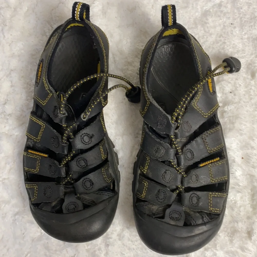 Keen Newport H2 Black Leather Hiking Water Sandals